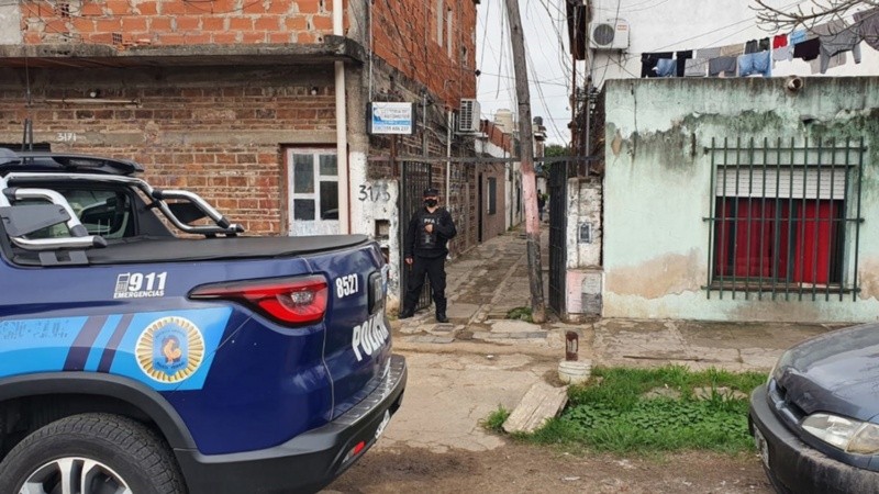 En el lugar, hallaron más de un kilo de cocaína, un kilo de marihuana y balanzas.