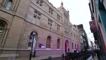 La UNR inauguró la fachada histórica de Humanidades.