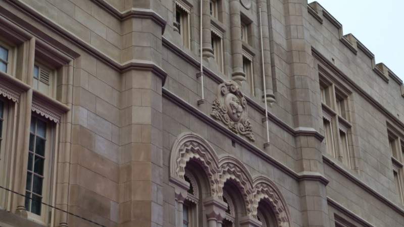 La UNR inauguró la fachada histórica de Humanidades.