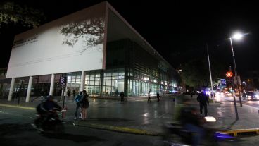 El agredido fue derivado al Heca en estado delicado.