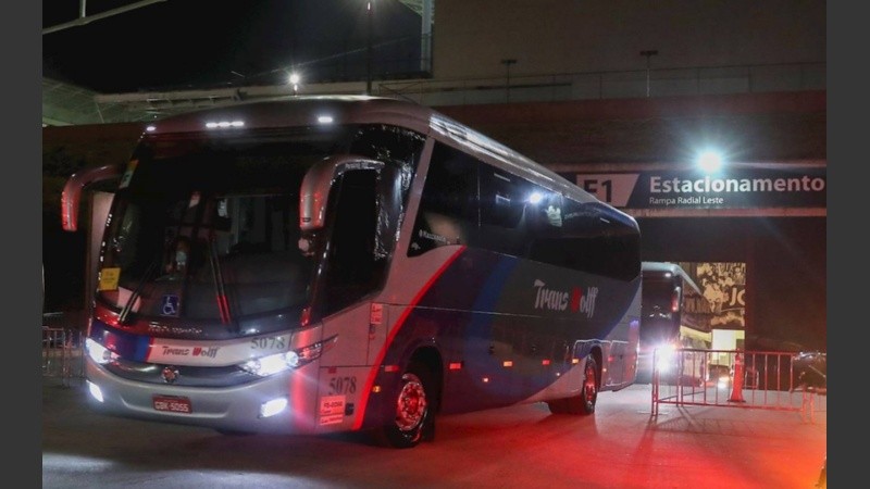 La delegación completa aterrizó a las 0.19.