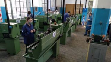 Las autoridades de la UNR impulsan la presencialidad sin burbujas para esta etapa.