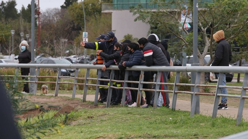 Dos lanchas de la PNA navegaban la zona cerca de la costa.