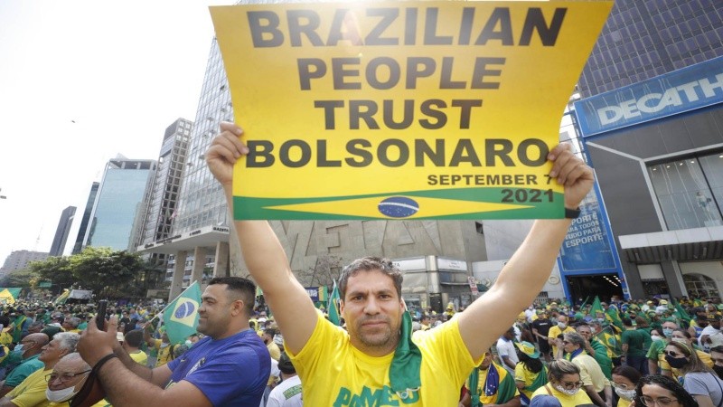 Los manifestantes se agolparon desde temprano en las calles en apoyo de su presidente.