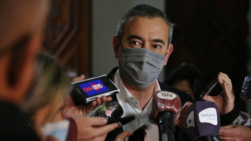 Javkin habló con la prensa antes de la reunión. 