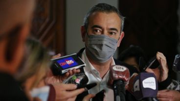 Javkin habló con la prensa antes de la reunión.