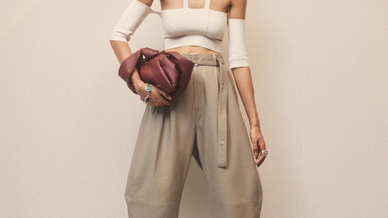 Cintura baja y gran amplitud para lucir y combinar de diferentes maneras