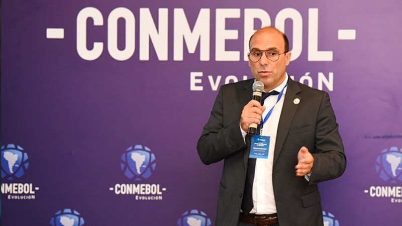 El exfutbolista de Rosario Central dejó su cargo en la entidad que tiene su sede en Paraguay.