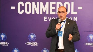 El exfutbolista de Rosario Central dejó su cargo en la entidad que tiene su sede en Paraguay.