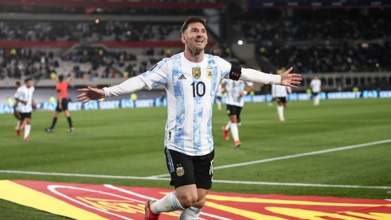 Messi la rompió toda en su gran noche en el Monumental