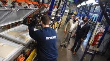 Briket aprovechó el día del trabajador metalúrgico para presentar una inversión de u$s2 millones.