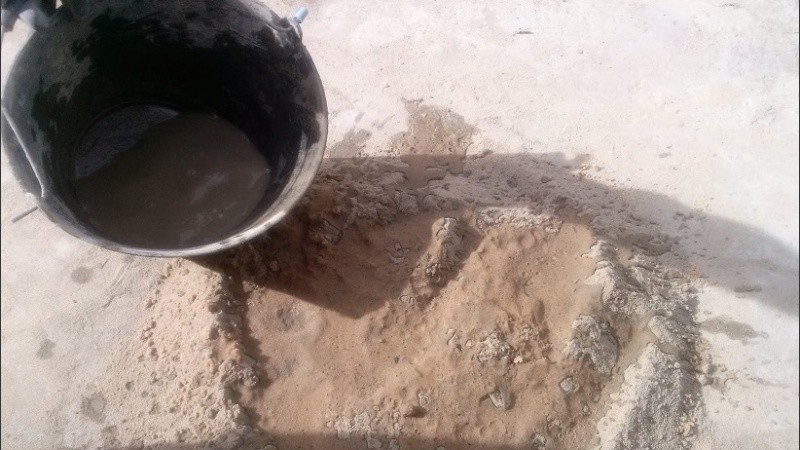 El albañil sufrió un duro golpe en la cabeza.