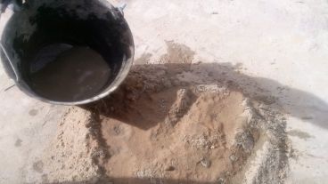 El albañil sufrió un duro golpe en la cabeza.