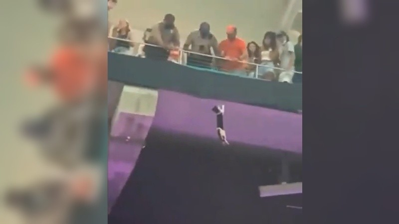 El público lo salvó de milagro.