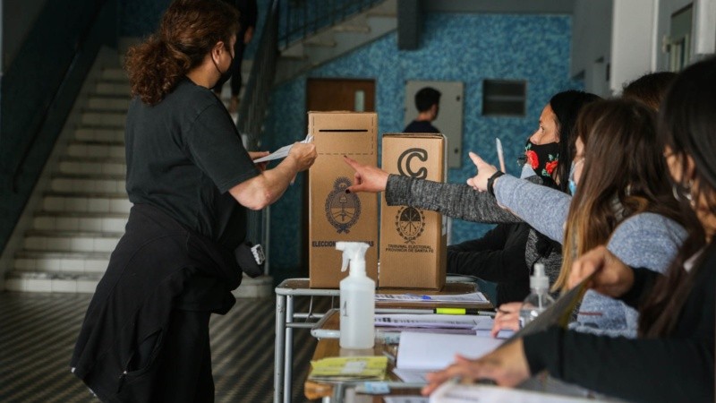 Postales de las elecciones en Rosario este domingo. 