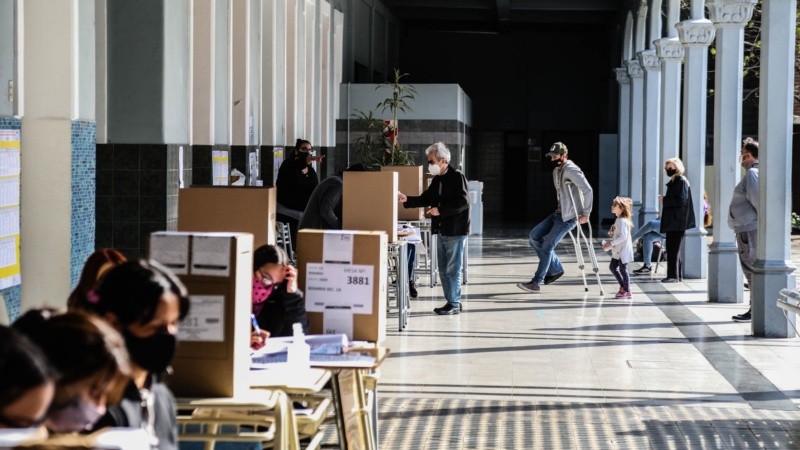 Postales de las elecciones en Rosario este domingo. 