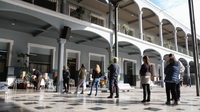 Postales de las elecciones en Rosario este domingo. 