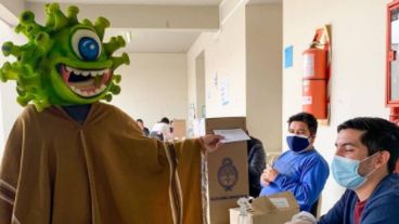 La del jujeño disfrazado de coronavirus fue una de las imágenes de mayor circulación en redes.