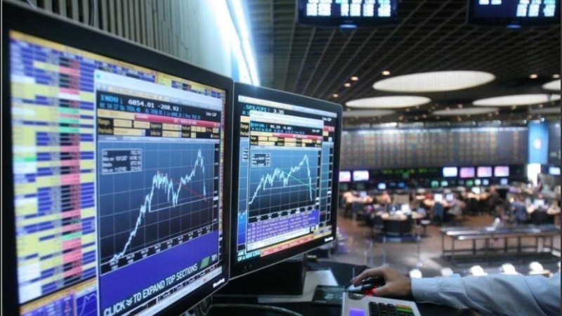 Las acciones y los bonos tenían cotizaciones por el piso en la previa de las Paso.