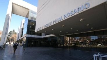 El tribunal encontró al acusado culpable de homicidio agravado por uso de arma de fuego.