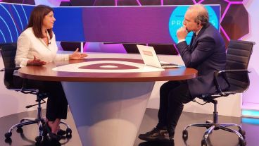 "No hemos ido a abrazarnos a ningún líder porteño, aquí estamos, llevando la bandera de Santa Fe”, destacó..