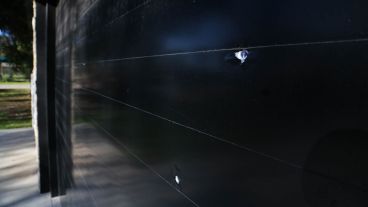 El frente de la vivienda baleada,