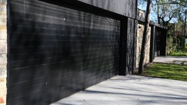 El frente de la vivienda baleada,