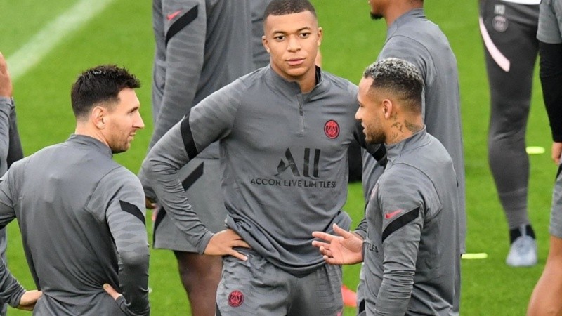 El conjunto parisino debuta este miércoles ante el Brujas de Bélgica y podría ser el debut de este trío.