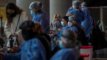 Según informó el reporte nacional, hubo 176 nuevos fallecidos.