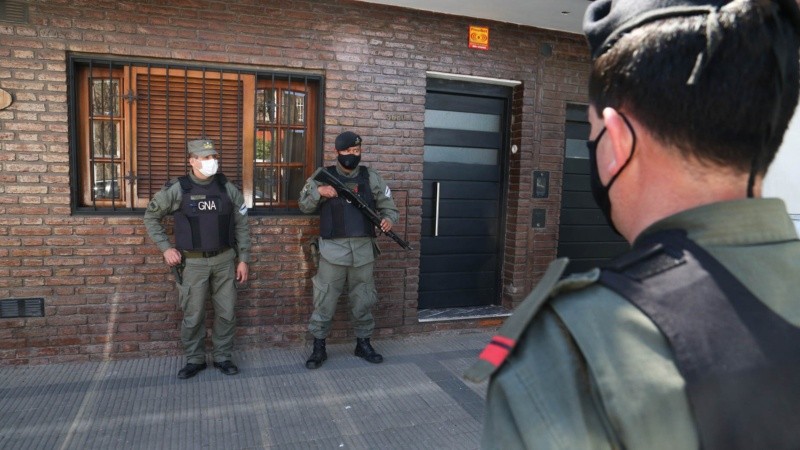 En paralelo, este miércoles al mediodía se allanó una casa de 3 de Febrero al 3600.