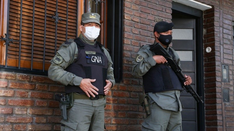 En paralelo, este miércoles al mediodía se allanó una casa de 3 de Febrero al 3600.