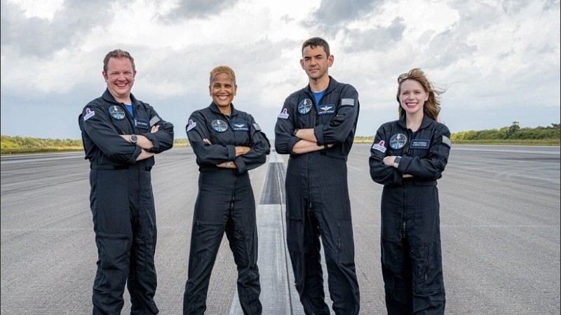 Los cuatro civiles que protagonizarán el primer viaje comercial tripulado de Space X.