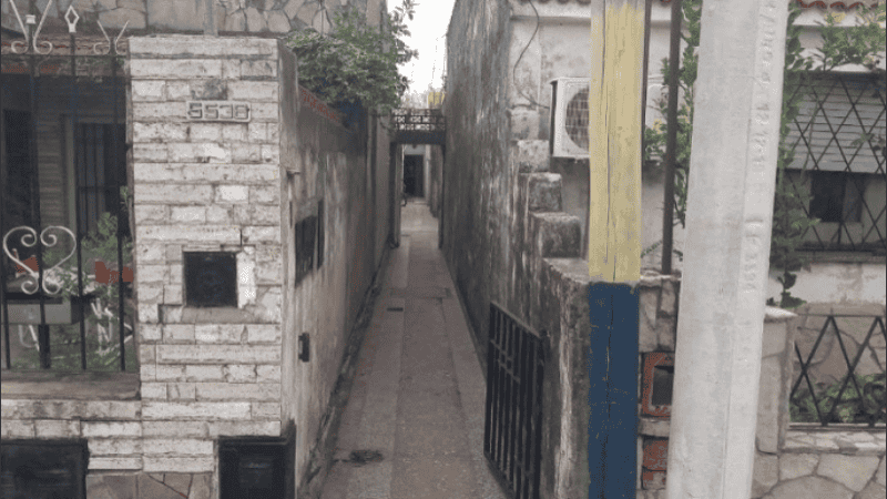 El domicilio donde fue detenido el lunes pasado el comisario retirado.