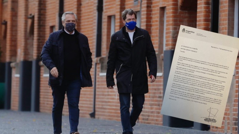 La foto y la carta de renuncia que publicó el propio ex vocero en las redes.