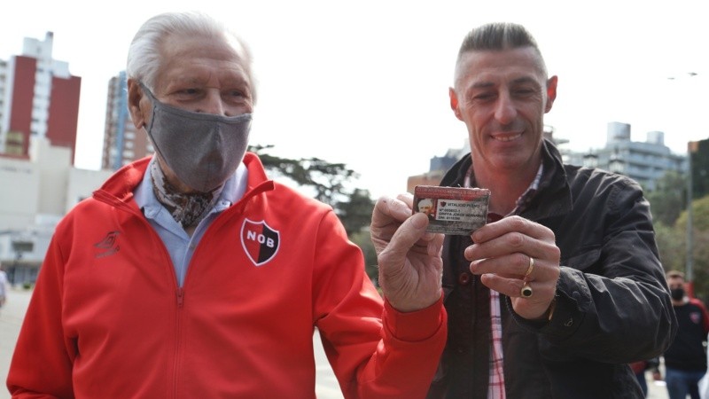 Griffa y D'Amico en la entrada a las votaciones.