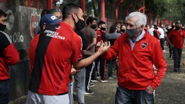 Jorge Griffa votó y saludó a los socios.