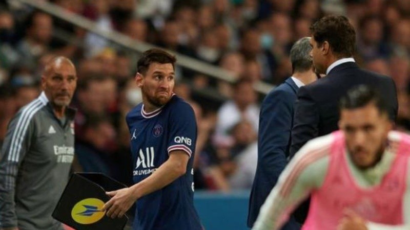 El tenso cruce entre Lionel Messi y Mauricio Pochettino.