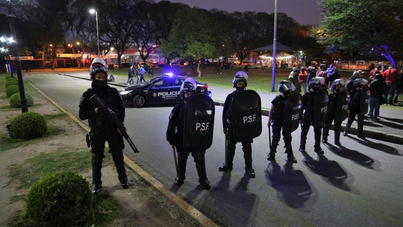 Seguía el operativo por la noche ante la concentración de hinchas.