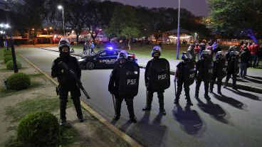 Seguía el operativo por la noche ante la concentración de hinchas.