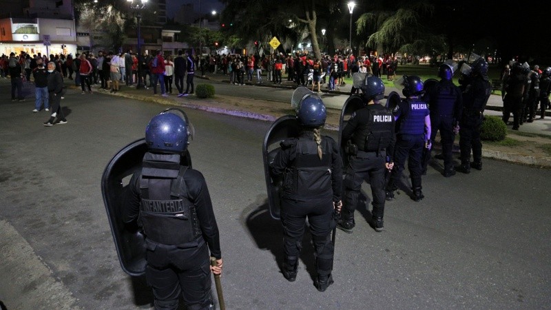 Seguía el operativo por la noche ante la concentración de hinchas.