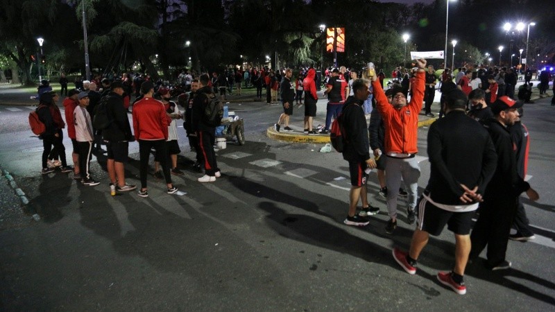 Seguía el operativo por la noche ante la concentración de hinchas.