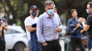 El nuevo presidente de Newell's votó, esperó y celebró su triunfo.