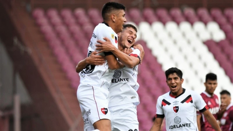 Festejo de entrada para el Rojinegro, en este caso de blanco.