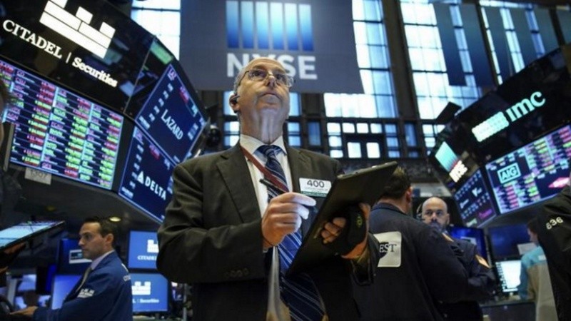 La caída del gigante inmobiliario chino Evergrande impacta en los grandes bancos de inversión en Wall Street y provoca un efecto contagio en los mercados internacionales.