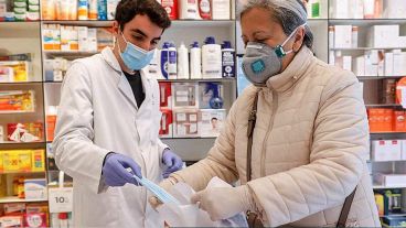 El DNU 70/2023 de Milei modifica la ley 17.565 y desregula la venta de medicamentos.