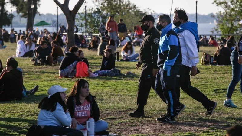 Con la vacunación, la ciudad bajó a un dígito los contagios diarios.