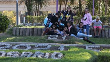 Gran presencia de gente en los espacios verdes.