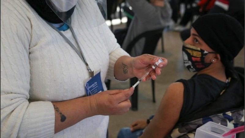 El 74,4% de la población argentina ya cuenta con dos dosis de la vacuna contra el covid-19.