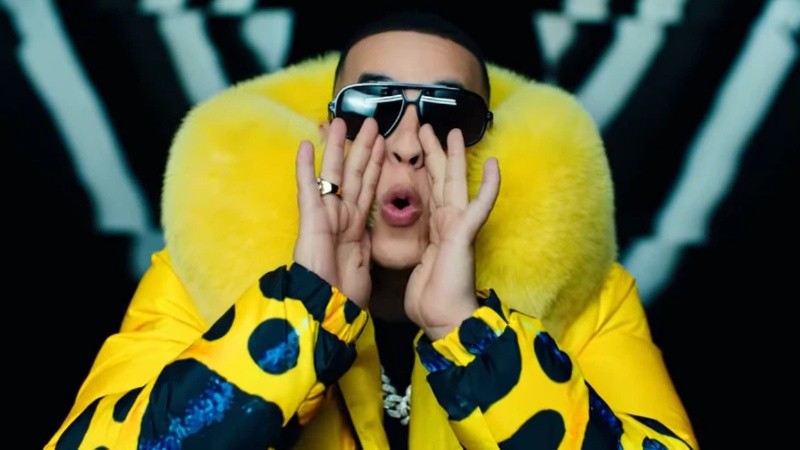 Además, alcanzó la posición número 1 en la lista de Latin Airplay de Billboard, y ya suma 24 en su carrera.