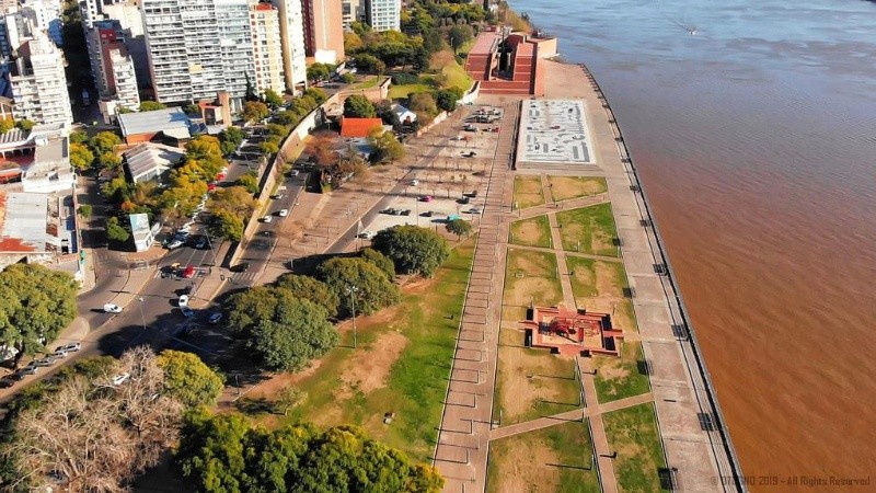 No quedan muchos lotes frente al río en la zona del Parque España. Y valen millones de dólares.